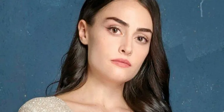 Esra Bilgiç ha annunciato il suo film, di cui si parlerà con scene di combattimento, sui social media