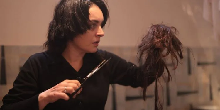 Si pensava che non fosse reale, ma Ezgi Mola si è davvero tagliata i capelli per il suo ruolo!