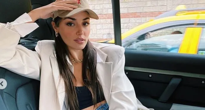 Hande Erçel, che ha concluso la sua relazione con Kerem Bürsin, è offesa dall’amore?