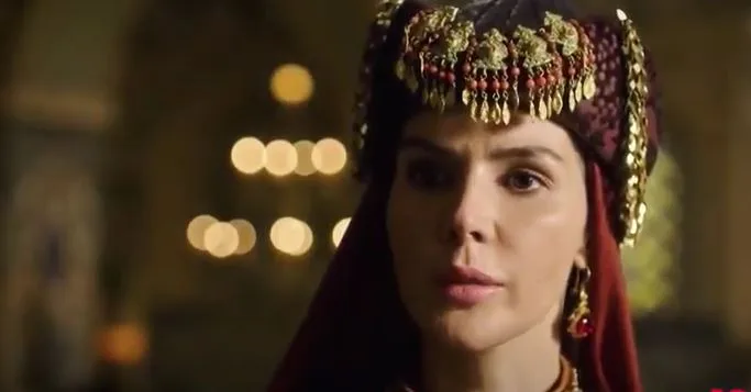 Hatice Şendil è stata molto criticata, ma ora ha trovato il ruolo che stava cercando!