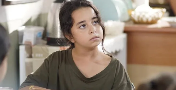 La star bambina Beren Gökyıldız, che ha affascinato l’America Latina, sta arrivando con un nuovo progetto!