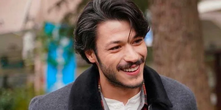 Di Kubilay Aka si parla molto sui social media con i suoi modi civettuoli, ma la verità è un’altra!