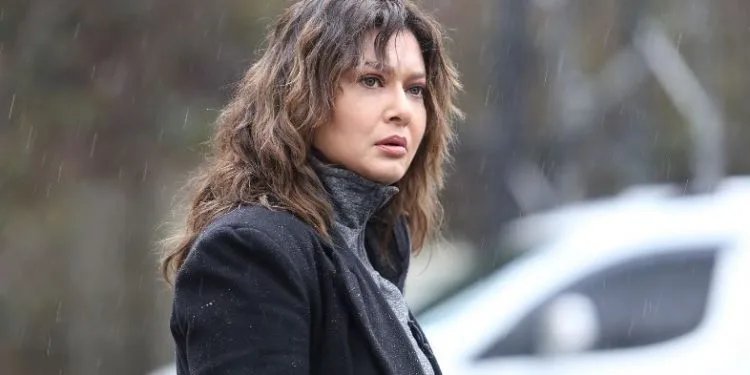 La famosa attrice Nurgül Yeşilçay, che ha avuto un incidente stradale, è tornata dalla morte!