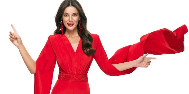 Pınar Deniz celebra il suo nuovo successo dopo la serie Yargı!
