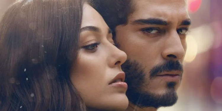 Il film Gidenler, che unisce Dilan Çiçek Deniz e Burak Deniz, è sul set!