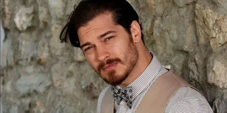 Il ballo di Çağatay Ulusoy ha segnato i social!