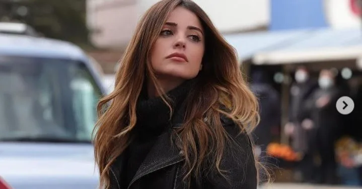Salutando la serie The Teşkilat, Ezgi Eyüboğlu è rimasta affascinata dal suo stile!