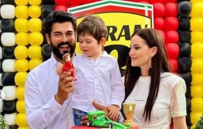 Fahriye Evcen è diventata una pilota di auto da corsa il giorno del compleanno di suo figlio Karan!