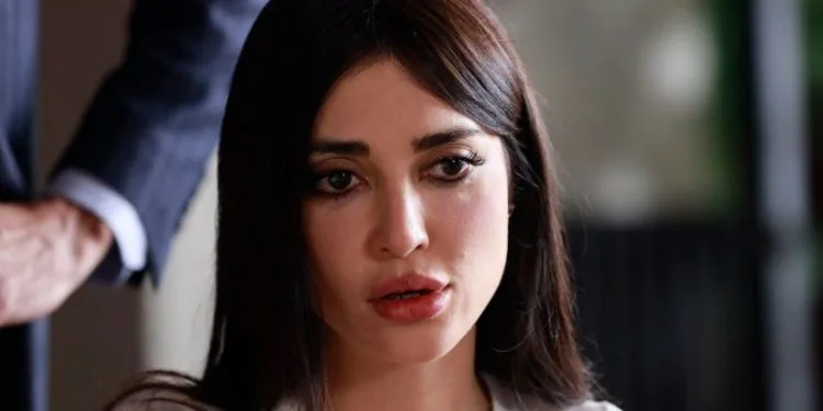 Anche Melike İpek Yalova è sotto l’influenza del suo vecchio ruolo nella serie Mahkum!