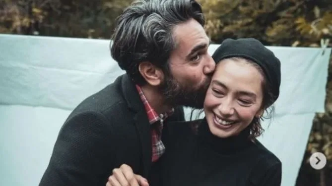 Dopo anni, Neslihan Atagül e Kadir Doğulu sono diventati di nuovo i ruoli principali di una serie!