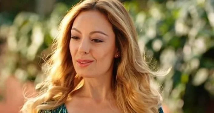 Il piano di Özge Özder è stato anche annunciato con la data finale della serie Sadakatsiz!