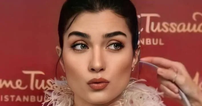 Chi ha inviato quei fiori a Tuba Büyüküstün? C’è amore nell’aria!