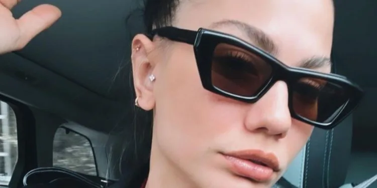 Ha molto tempo per recuperare il ritardo con Hande Erçel, ma l’aumento del numero di seguaci di Demet Özdemir è notevole!