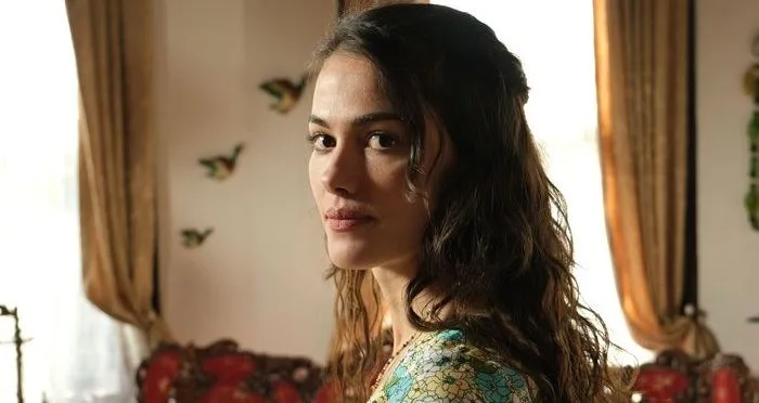Gülper Özdemir tenterà molte persone che sono annoiate dalla vita di città con la serie Gül Masalı!