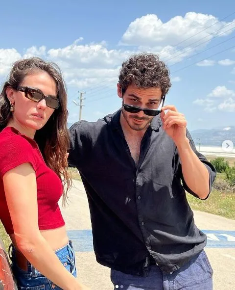 Il duo Gülper Özdemir ed Erdem Kaynarca è diventato l’agenda con le loro foto nella serie Gül Masalı!