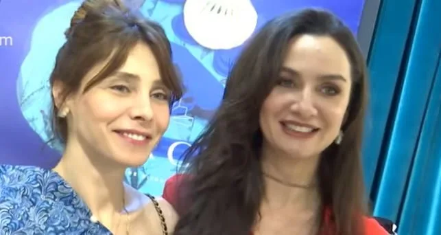 Birce Akalay e Nur Fettahoğlu, che si sono incontrati nella serie TV Babil, sono diventati ottimi amici