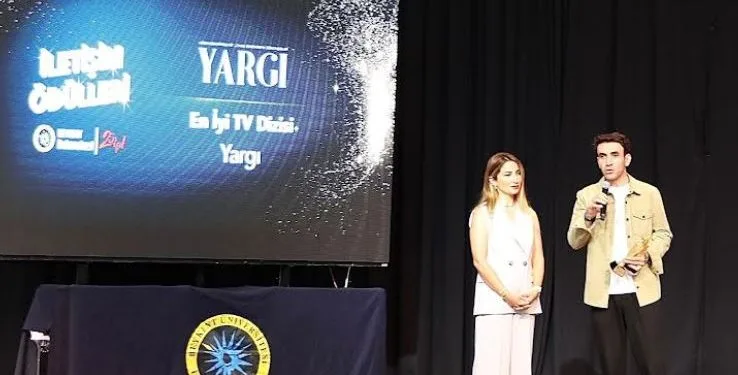 La serie Yargı ha vinto altri due premi! Mehmet Yilmaz Ak era orgoglioso!