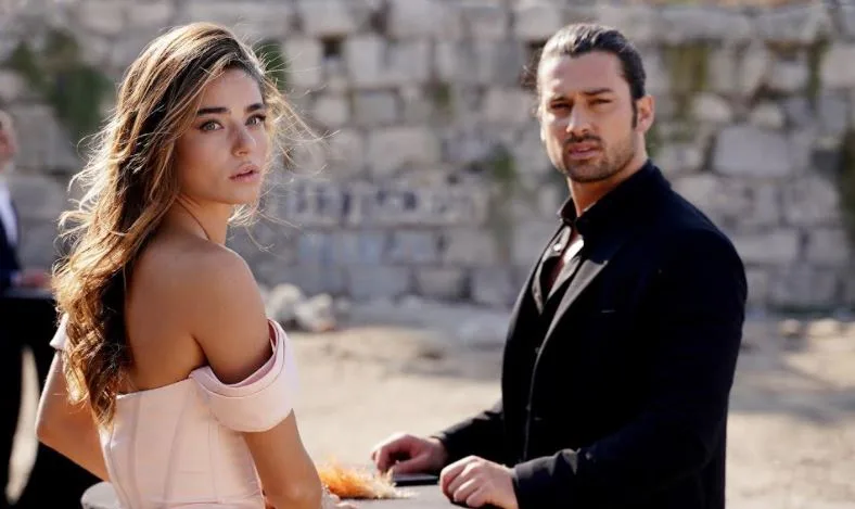 Alp Navruz, dopo la commedia romantica e il dramma, questa volta darà una prova completamente diversa