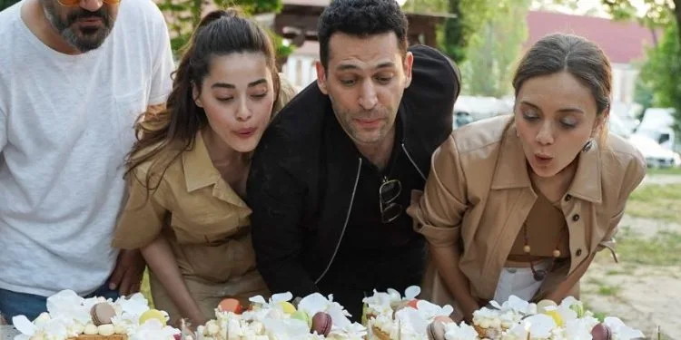 Damla Sönmez merita un forte ringraziamento dai fan della serie Aziz!
