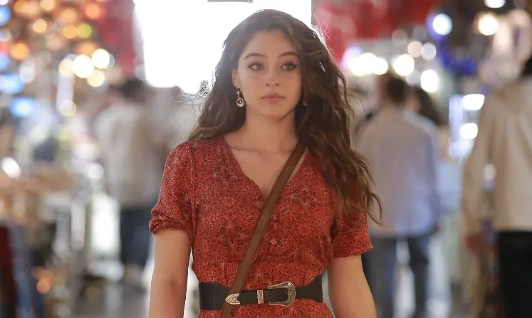 Senden Daha Güzel è una commedia romantica, ma ha anche un significato molto speciale per Cemre Baysel!