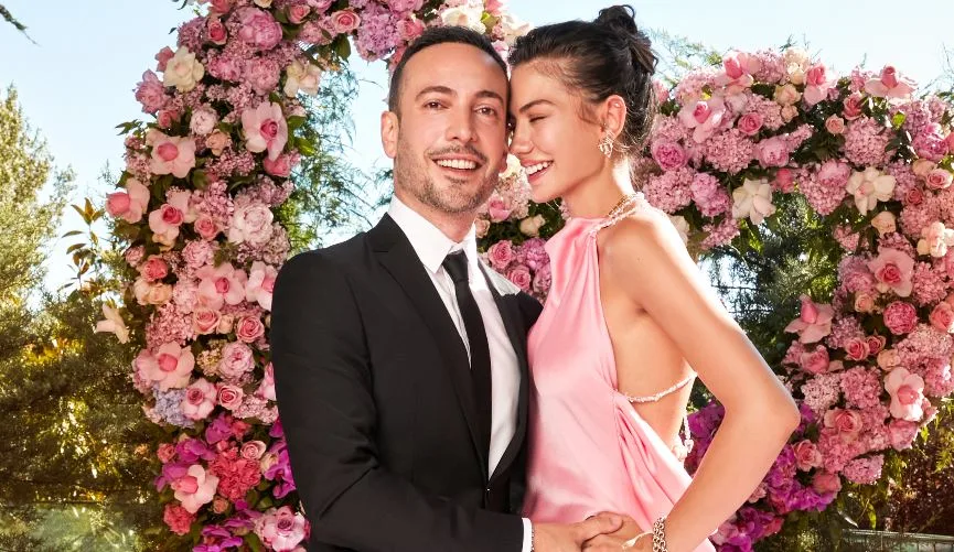 La coppia Demet Özdemir e Oğuzhan Koç ha fatto il primo passo verso il matrimonio fidanzandosi!