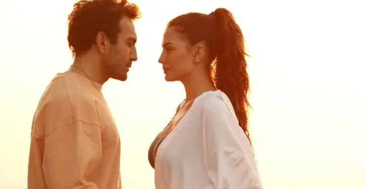 Demet Özdemir è molto diverso, sono arrivate le attese buone notizie dalla serie Dünyayla Benim Aramda!