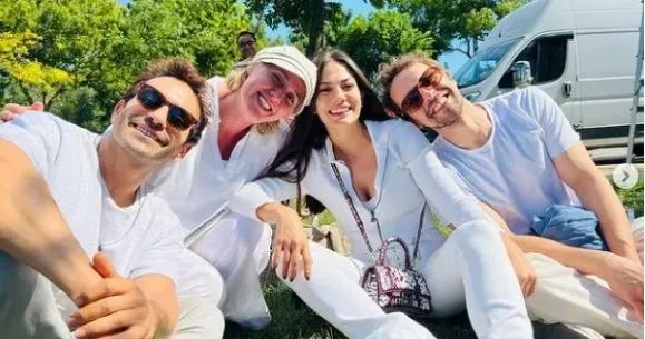 Demet Özdemir, le cui riprese della serie TV Dünyayla Benim Aramda sono terminate, si è emozionato!