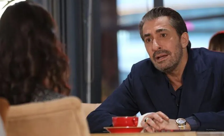 Erkan Petekkaya ritorna con una serie ambiziosa che vi farà dimenticare Sadi nel Kırmızı Oda