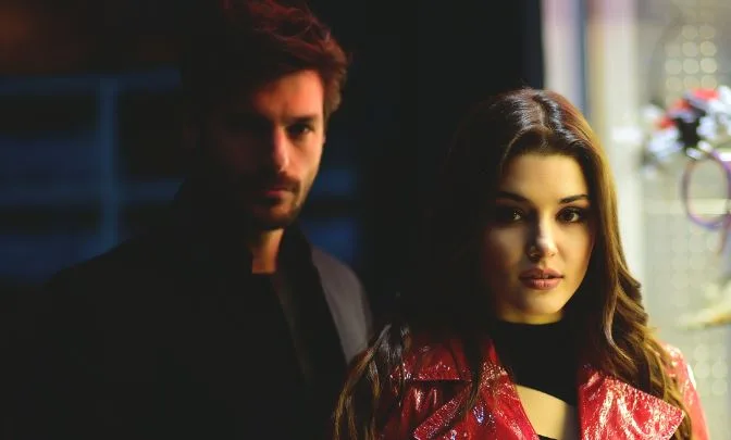 Era la serie TV preferita di Hande Erçel! In arrivo nuovi episodi della serie Halka