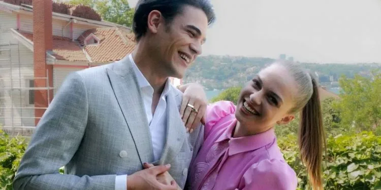 İpek Filiz Yazıcı e Atakan Hoşgören stanno benissimo insieme nella serie TV İçimizdeki Ateş