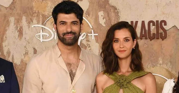 Engin Akyürek e İrem Helvacıoğlu erano orgogliosi della prima proiezione speciale della serie Kaçış (Escape)