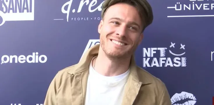 Milioni di persone hanno parlato di Kerem Bürsin nel giorno del suo compleanno, ma guarda cosa ha toccato di più il famoso attore!