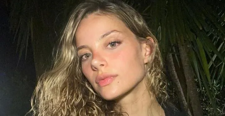Gioia del diploma in ritardo della famosa attrice Leyla Tanlar!
