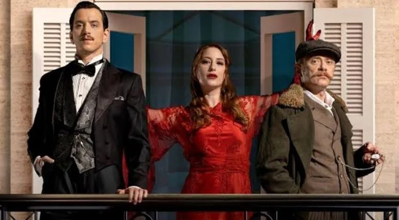 Hazal Kaya ha dato la buona notizia per Mezzanotte al Pera Palace!