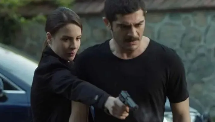 Hilal, la misteriosa donna della serie TV Maraşlı con Burak Deniz e Alina Boz, è riapparsa!