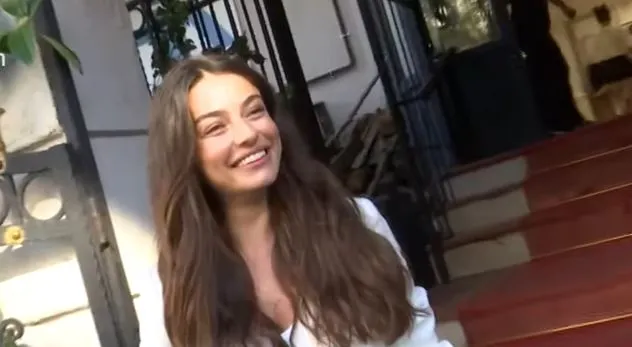 Anni dopo la serie Karagül, Ayça Ayşin Turan incontra di nuovo la sua vecchia amica nello stesso progetto!