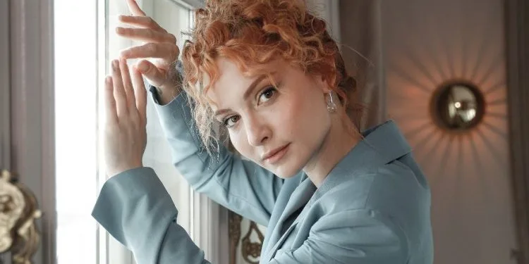 La traccia lasciata dalla serie TV “Sen Çal Kapımı” nella vita di Başak Gümülcinelioğlu è molto forte!