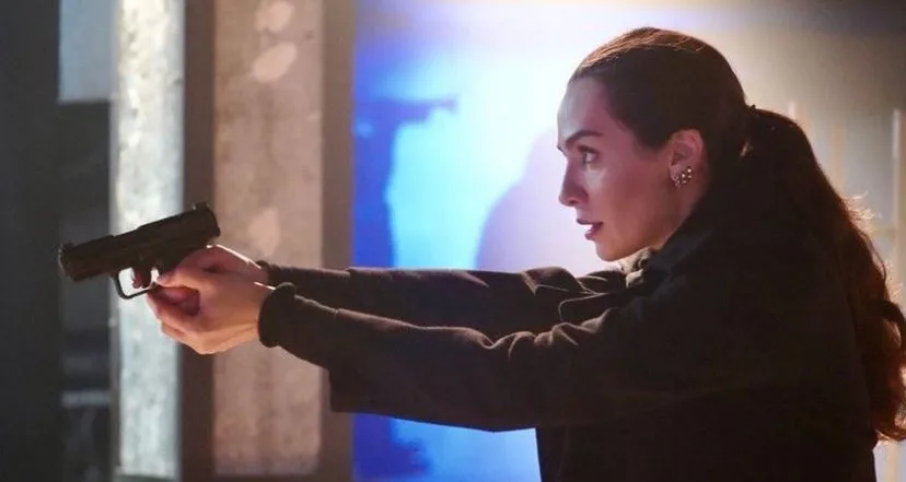 Il segreto dietro il grande abito di Birce Akalay per le serie Mezarlık e Kuş Uçuşu!