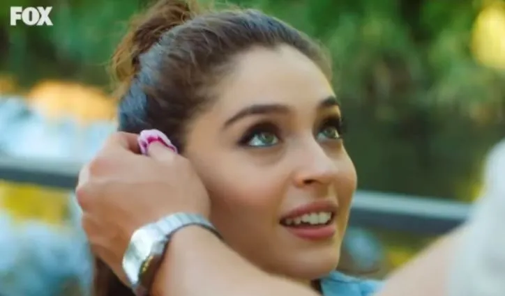 Cemre Baysel successo sulle orme di Burcu Özberk! Baht Oyunu e Senden Daha Güzel sono diventati un biglietto da visita!