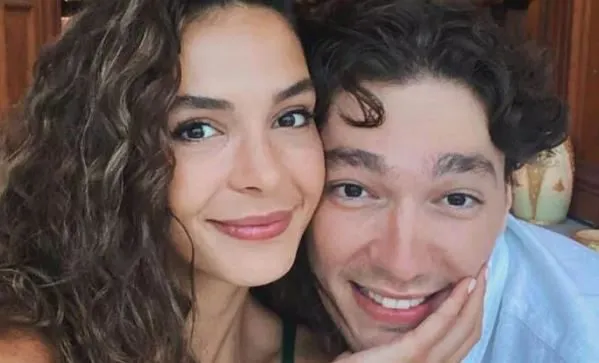 L’abito da sposa di Ebru Şahin, che ha indossato al suo matrimonio in Macedonia, ha ricevuto grandi consensi sui social media.