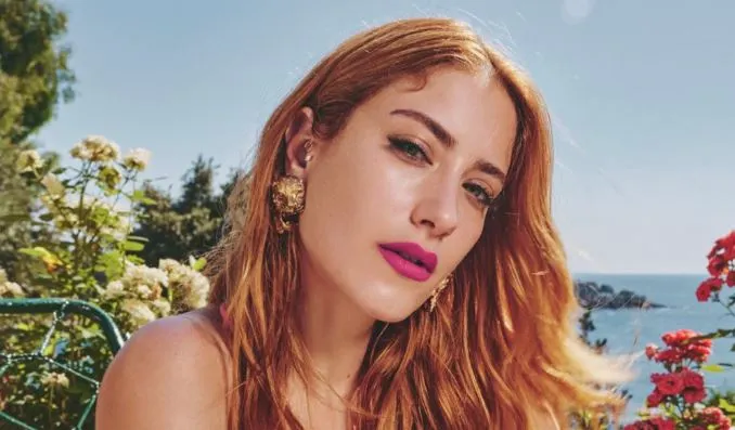 Per Hazal Kaya, il suo primo incontro con Ali Atay è amore a prima vista!