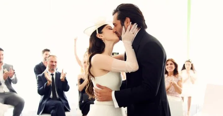 Il prezzo dell’abito da sposa di Özge Gürel è stato sorprendente!