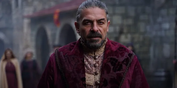 Sinan Tuzcu, che interpreta Ducas nella serie TV Alparslan, stavolta interpreta un ruolo completamente diverso!