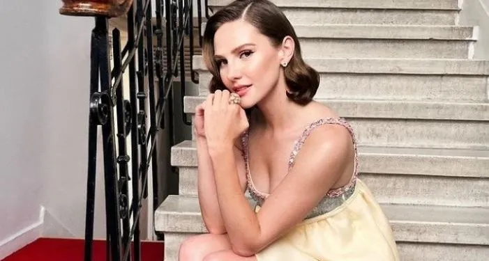 L’attrice Alina Boz ha fatto un’entusiasmante introduzione all’applicazione di social media TikTok!