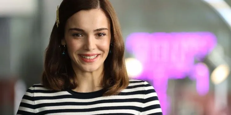 La serie TV Dünyayla Benim Aramda è stata commemorata con Demet Özdemir, ma Hafsanur Sancaktutan può fare la vera sorpresa!