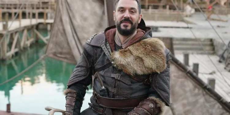 Dopo la serie Barbaroslar, Emir Benderlioğlu ha trovato un altro progetto simile a una bomba!