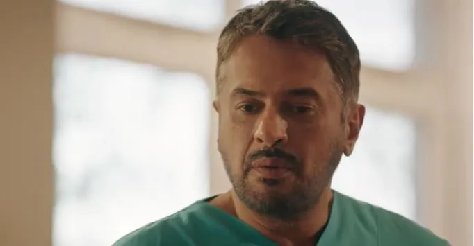 La partecipazione di Emre Altuğ alla serie Yalı Çapkını significa molto!