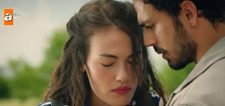 La grande coincidenza di Gülper Özdemir sulla serie di Gül Masalı è davvero sorprendente!