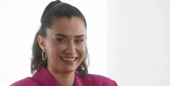 Hande Doğandemir ha letto l’oroscopo sbagliato per anni, ha capito la verità più tardi!