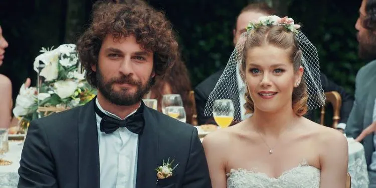 Burcu Biricik ha incontrato il nome che amava molto nella serie Hayat Şarkısı, condivisa sui social media